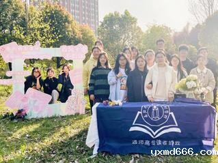 嫣红姹紫染春色   古韵诗香浸...